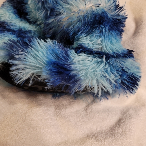 NWT JUSTICE COZY BOOTIE BLUE FUR GIRLS M/L WOMEN - Picture 3 of 10